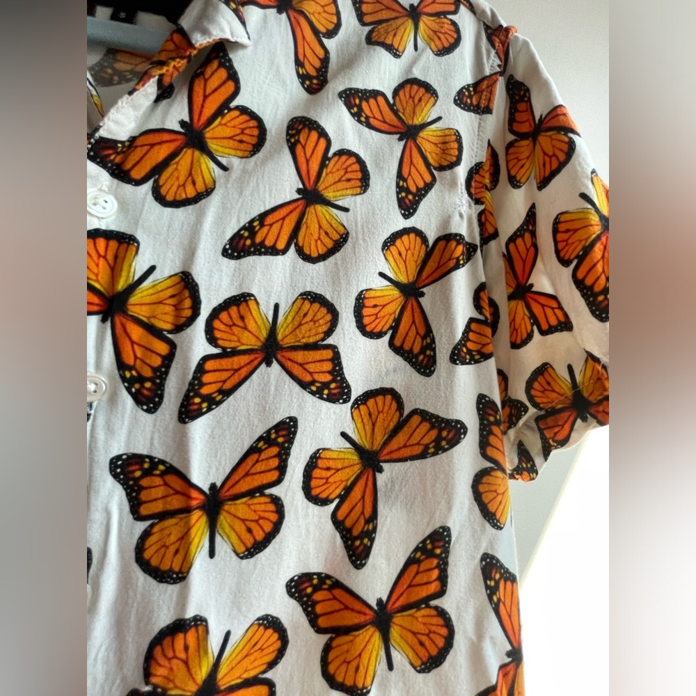 Petals and Peacocks Monarch Butterfly Button Up Size Small - Picture 6 of 14
